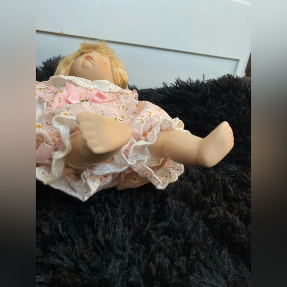 Geppeddo Pink Floral Porcelain Doll 12" Collectible Like New - Picture 4 of 8